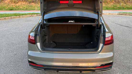AUDI-A4-2023
