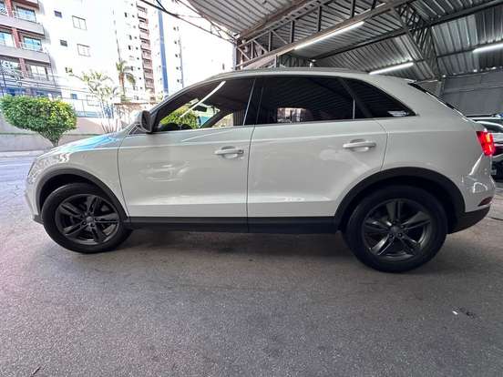 AUDI-Q3-2017