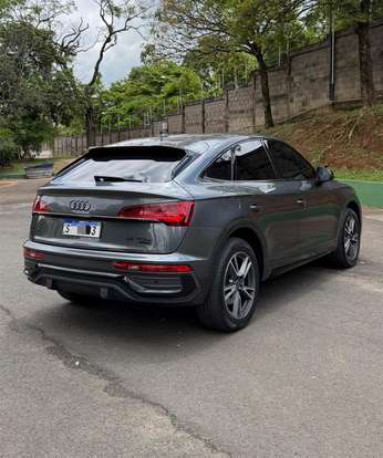 AUDI-Q5-2022