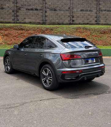 AUDI-Q5-2022