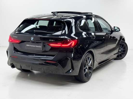 BMW-118i-2022