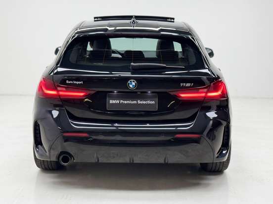 BMW-118i-2022