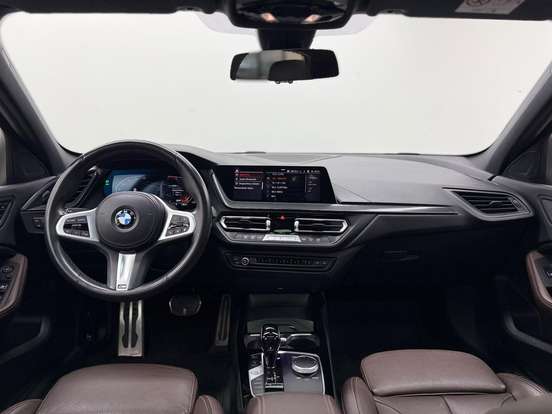 BMW-118i-2022