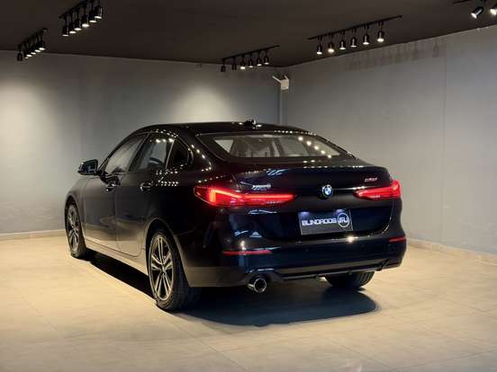 BMW-218i-2022