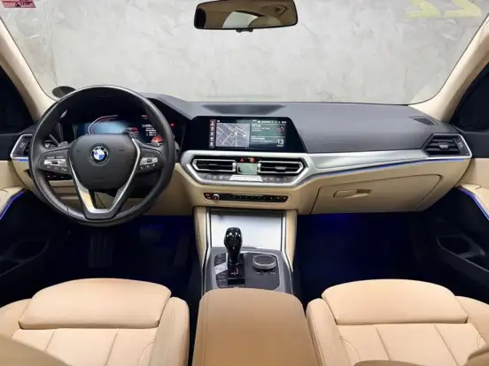 BMW-320i-2021