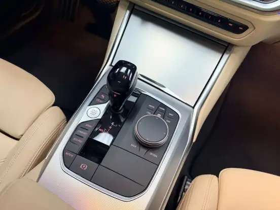BMW-320i-2021