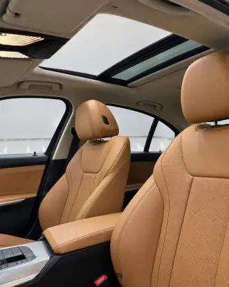 BMW-320i-2023