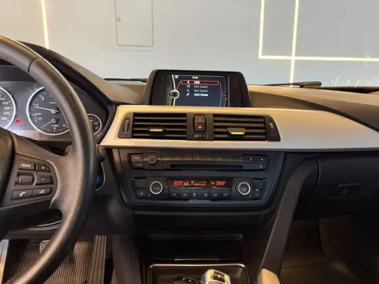 BMW-320i-2014