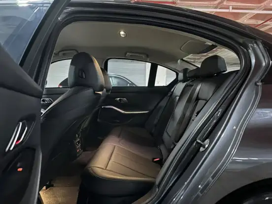 BMW-320i-2019