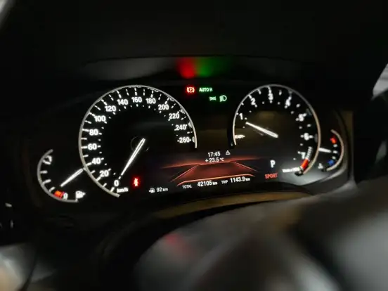 BMW-320i-2019