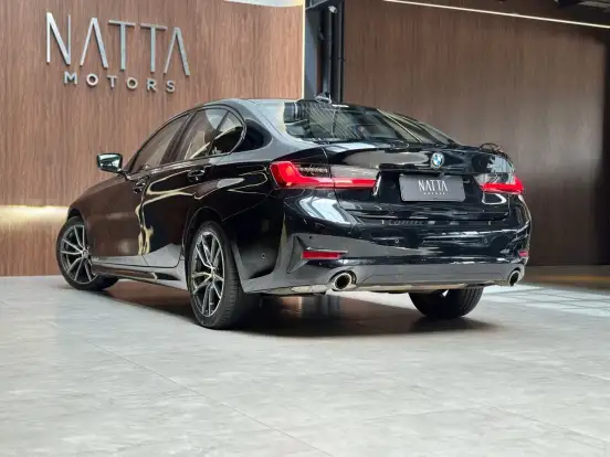 BMW-320i-2021