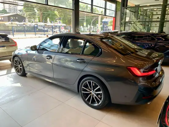 BMW-320i-2020