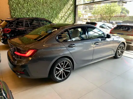 BMW-320i-2020