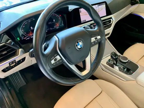 BMW-320i-2020