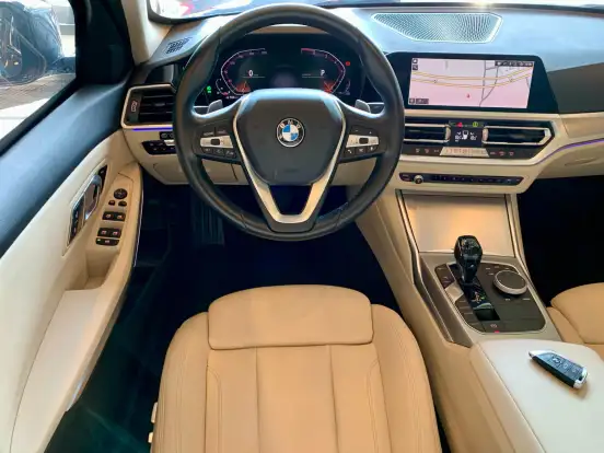 BMW-320i-2020