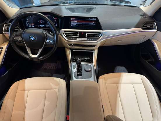 BMW-320i-2021