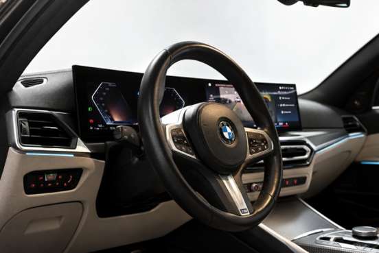 BMW-320i-2022