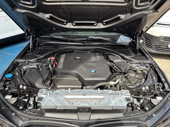 BMW-320i-2021