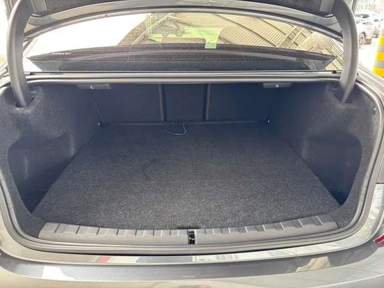 BMW-320i-2021