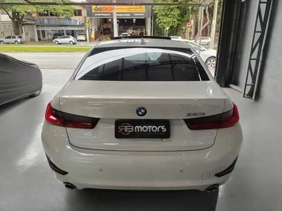 BMW-320i-2020