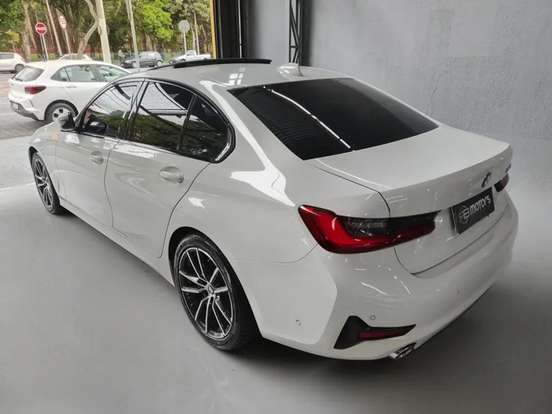 BMW-320i-2020