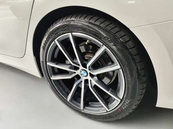 BMW-320i-2020