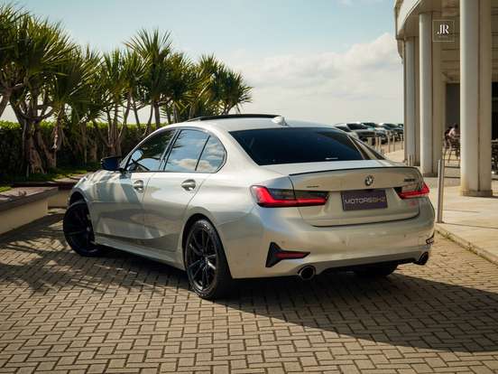 BMW-320i-2020