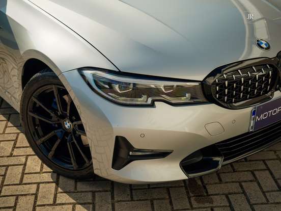 BMW-320i-2020
