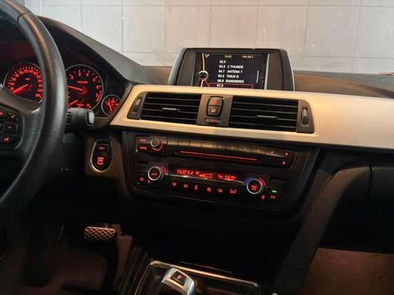 BMW-320i-2013