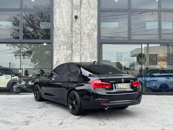 BMW-320i-2017