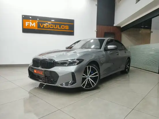 BMW-330e-2023