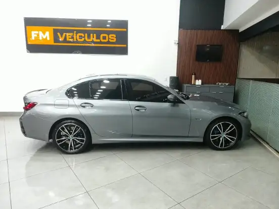 BMW-330e-2023