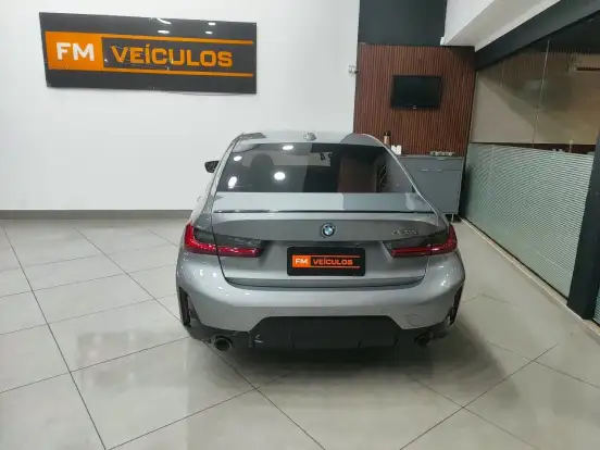 BMW-330e-2023