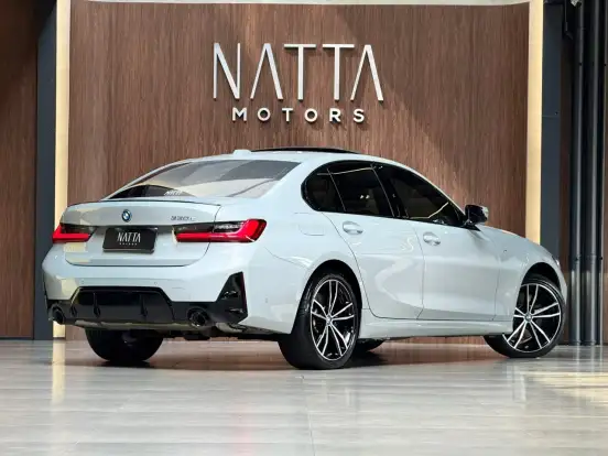 BMW-330e-2024