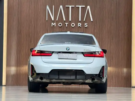 BMW-330e-2024