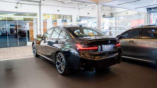 BMW-330e-2025
