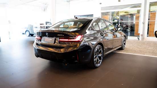 BMW-330e-2025
