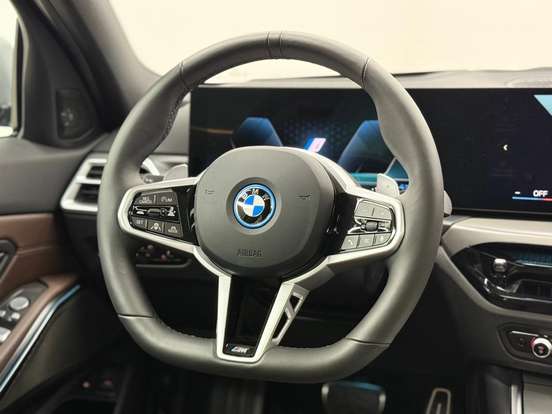BMW-330e-2026