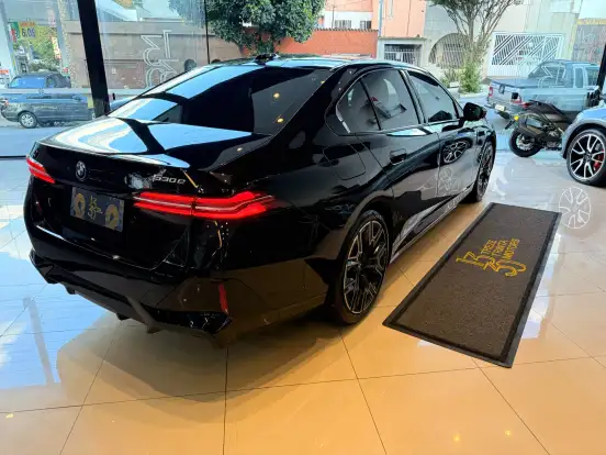 BMW-530e-2024