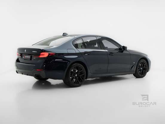 BMW-530e-2021