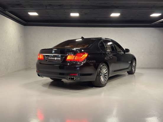 BMW-750i-2011