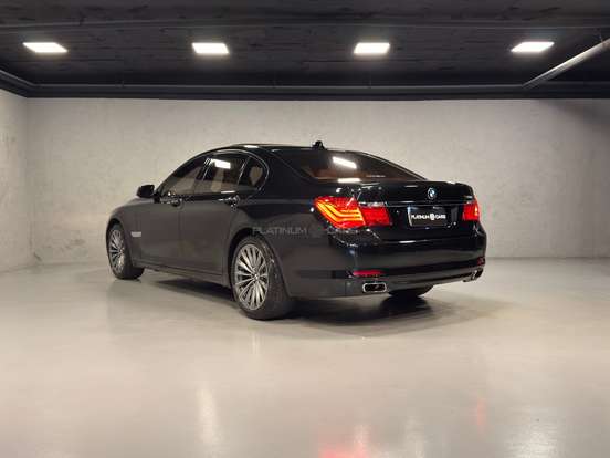 BMW-750i-2011