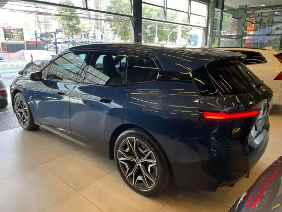 BMW-iX-2022