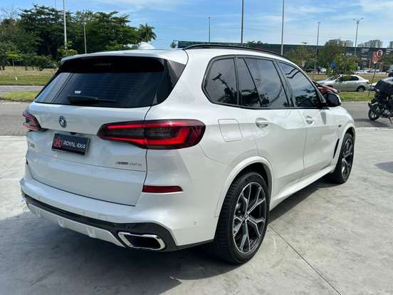 BMW-X5-2021