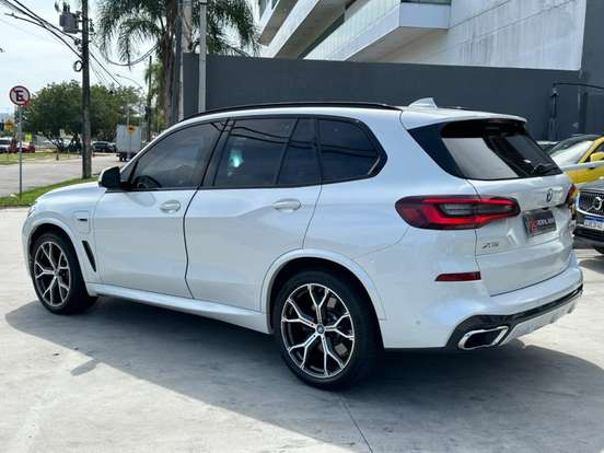 BMW-X5-2021