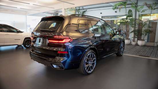 BMW-X7-2025