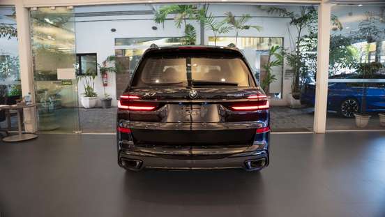 BMW-X7-2025
