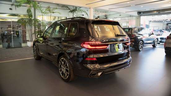 BMW-X7-2025