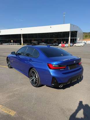 BMW-320i-2022
