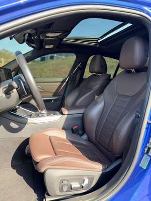 BMW-320i-2022